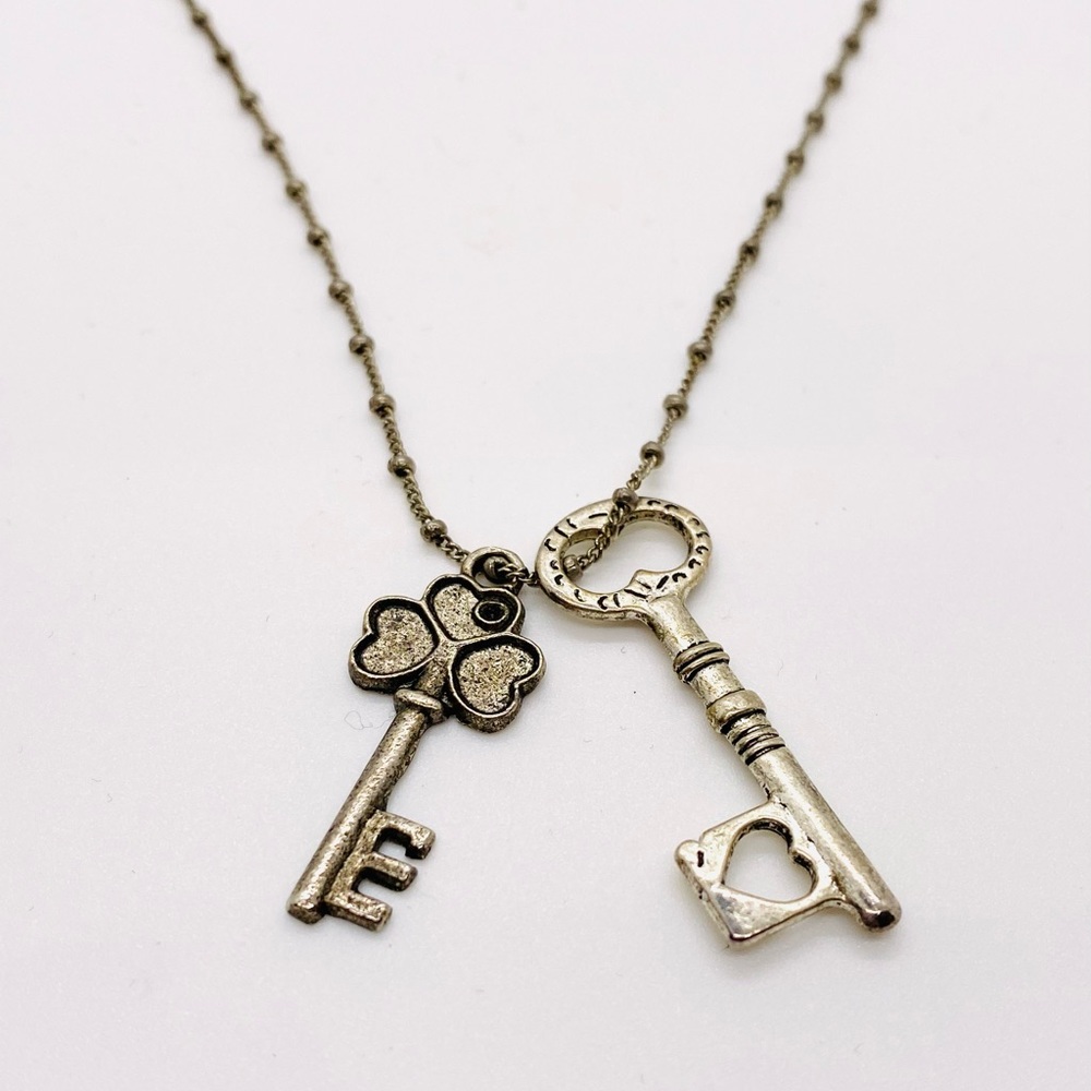 VINTAGE Anne Koplik • Silvertone Key Charm Chain Necklace OS